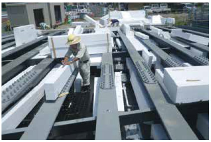 床版型枠に埋込型枠（発泡スチロール）